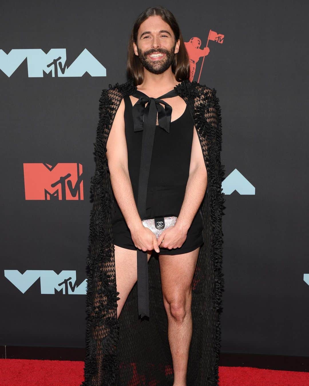 WWDジャパンさんのインスタグラム写真 - (WWDジャパンInstagram)「スナップ：2019年もド派手な衣装が目白押し！　「MTV VMA」からレッドカーペットフォトを一挙公開﻿ ﻿ 　8月26日20時（現地時間）からニュージャージー州ニューアークのプルデンシャル・センター（Prudential Center）で、「2019 MTVビデオ・ミュージック・アワード（2019 MTV Video Music Awards以下、VMA）」が開催された。VMAは米MTVによる一大ミュージックイベントで、多くのアーティストやセレブたちが奇抜なファッションで登場することで知られている。﻿ ﻿ 　今年の「ビデオ・オブ・ザ・イヤー賞（VIDEO OF THE YEAR AWARD）」に選ばれたのは、テイラー・スウィフト（Taylor Swift）の「You Need to Calm Down」だった。﻿ ﻿ 　レッドカーペットにシルバーのゴージャスな衣装で登場したリル・ナズ・Ｘ（Lil Nas X）がビリー・レイ・サイラス（Billy Ray Cyrus）をフィーチャリングした「Old Town Road (Remix)」には「ソング・オブ・ザ・イヤー賞（SONG OF THE YEAR AWARD）」が贈られた。シルバーの露出度高めな衣装で登場したビービー・レクサ（Bebe Rexha）は、ザ・チェインスモーカーズ（The Chainsmokers）とコラボした「Call You Mine」で「ベスト・ダンス賞（BEST DANCE AWARD）」を受賞。他にも、6lackとの楽曲で「ベストR&B賞（BEST R&B AWARD）」を受賞したノーマニ（Normani）の際どさ満点のセクシーなドレス姿など、彼らのレッドカーペットファッションに注目したい。﻿ ﻿ 「VMA」のレッドカーペットルック全カットはストーリーまたはプロフィールのリンクから🔗﻿ ﻿ PHOTOS : ANDREW H. WALKER / COURTESY IMAGE (c) FAIRCHILD PUBLISHING, LLC﻿ ﻿ #VMA #VMAs #VMAs2019 #vma2019 #MTVVideoMusicAwards #MTV #VideoMusicAwards #taylorswift #Taylornation #swifties #lover #LilNasX #BebeRexha #Normani #tanamongeau #shawnmendes #テイラースウィフト」8月29日 13時06分 - wwd_jp