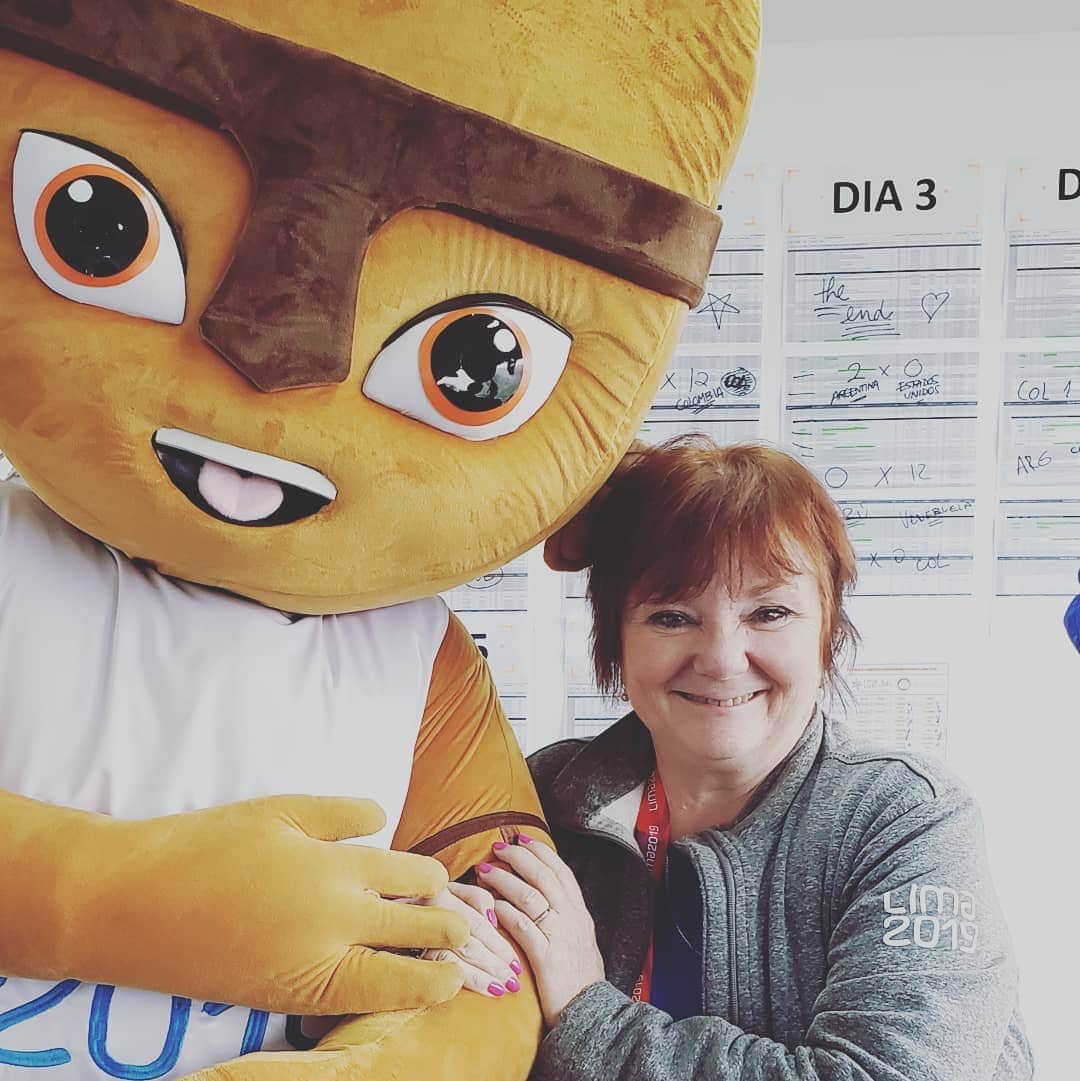PJクォンさんのインスタグラム写真 - (PJクォンInstagram)「Look who dropped by for a visit? #Milco the #lima2019 #mascot! #jugamostodos @vanwagner_productions」8月29日 4時21分 - pjkwong