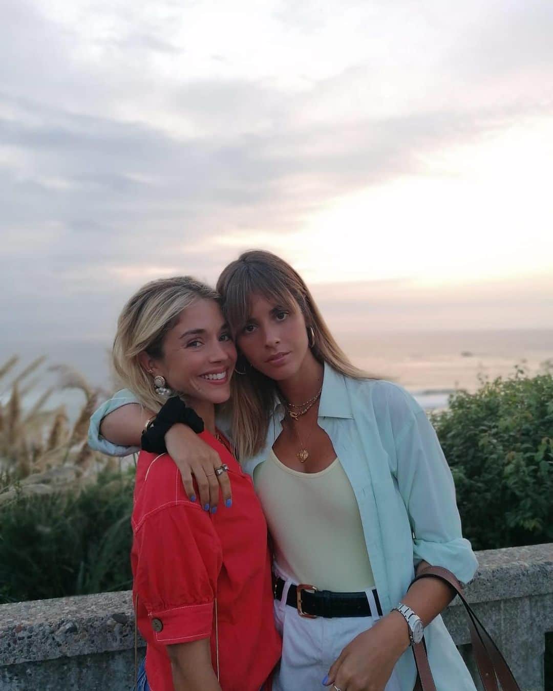 アリス・アイザズのインスタグラム：「Soulmate @laura_isaaz 🌅」