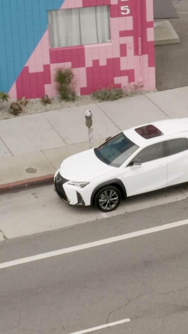 Lexus USAのインスタグラム：「Ride with @JimmyDanko, one of three artists tapped by @BeautifyEarth and @GivewithUS to create a mural in conjunction with the launch of the #LexusUX.」