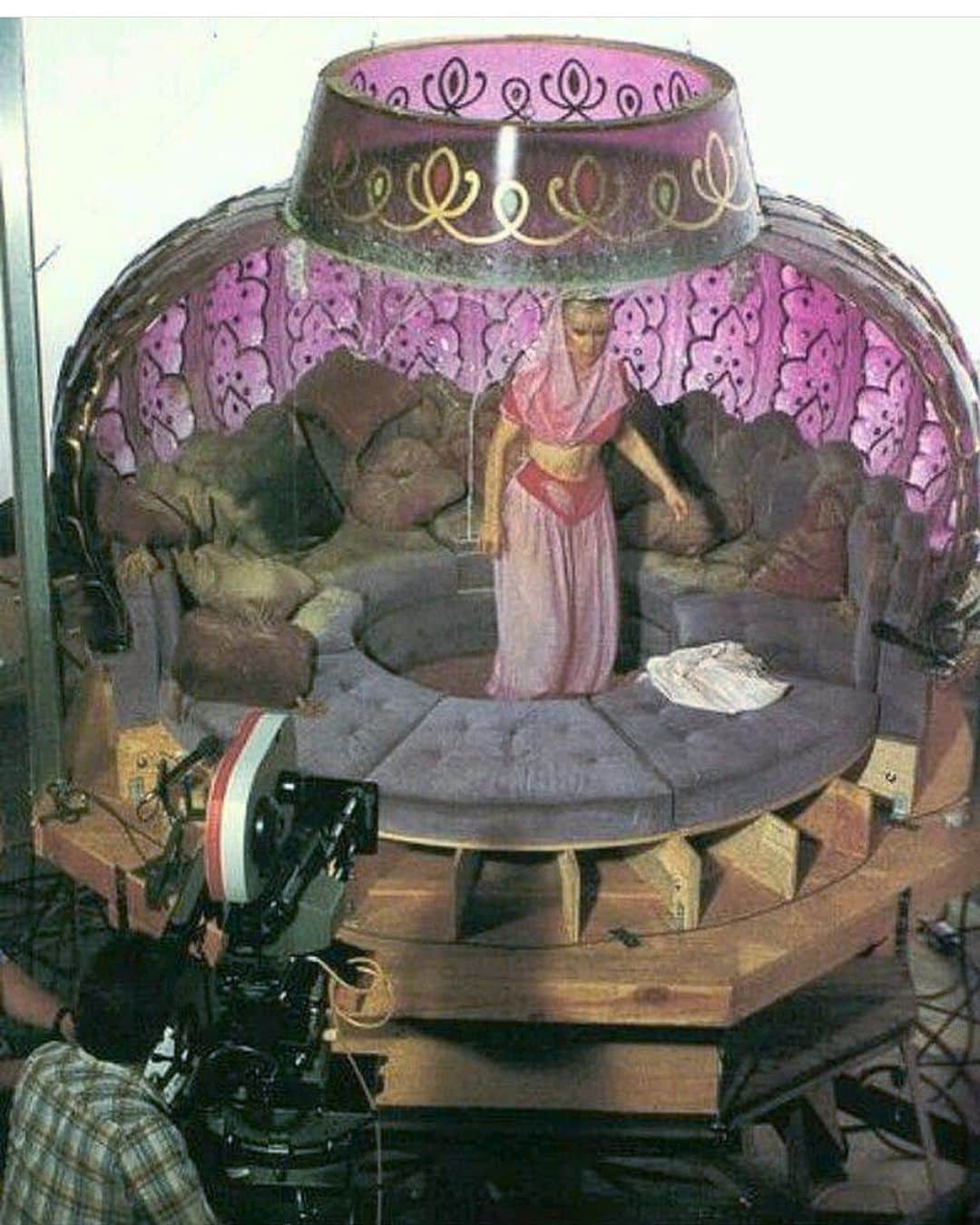 エイミー・セダリスさんのインスタグラム写真 - (エイミー・セダリスInstagram)「#showbiz #setdesign #decor #idreamofjeannie @mrmattberman」8月29日 4時20分 - amysedaris