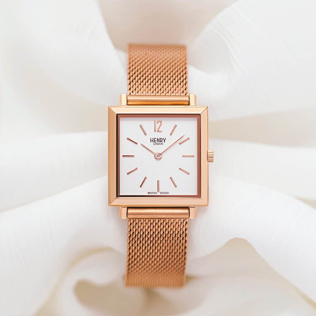 Henry London Official page of Britishさんのインスタグラム写真 - (Henry London Official page of BritishInstagram)「Our Heritage Square in rose mesh is one of our most popular pieces. Head to the website to explore our collection. . . . #leather #gold #goldwatch #square #squarewatch #vintagestyle #vintagedesign #classic #classicdesign #boyfriendstyle #unisex  #londondesign #britishdesign #scandistyle #sleekdesign #womw #wristwatch #wristwatchcheck #accessoriesoftheday  #wristcandy #horologie #horology #luxurywatch #lovewatches #dailywatch #midcenturydesign #timepiece #mensstyle」8月29日 4時34分 - henrywatches