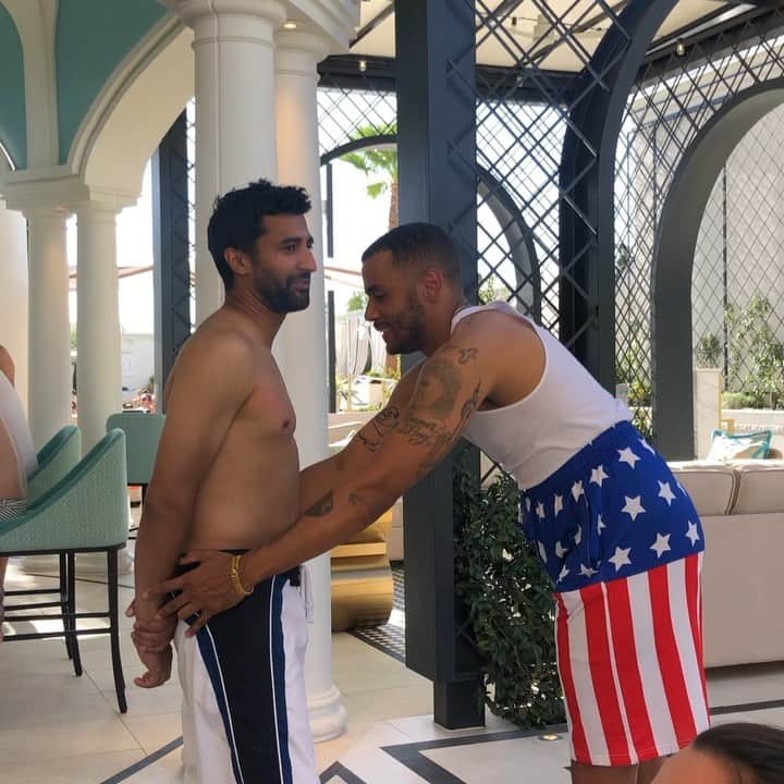 リチャード・ハーモンのインスタグラム：「The chop heard round the strip.」