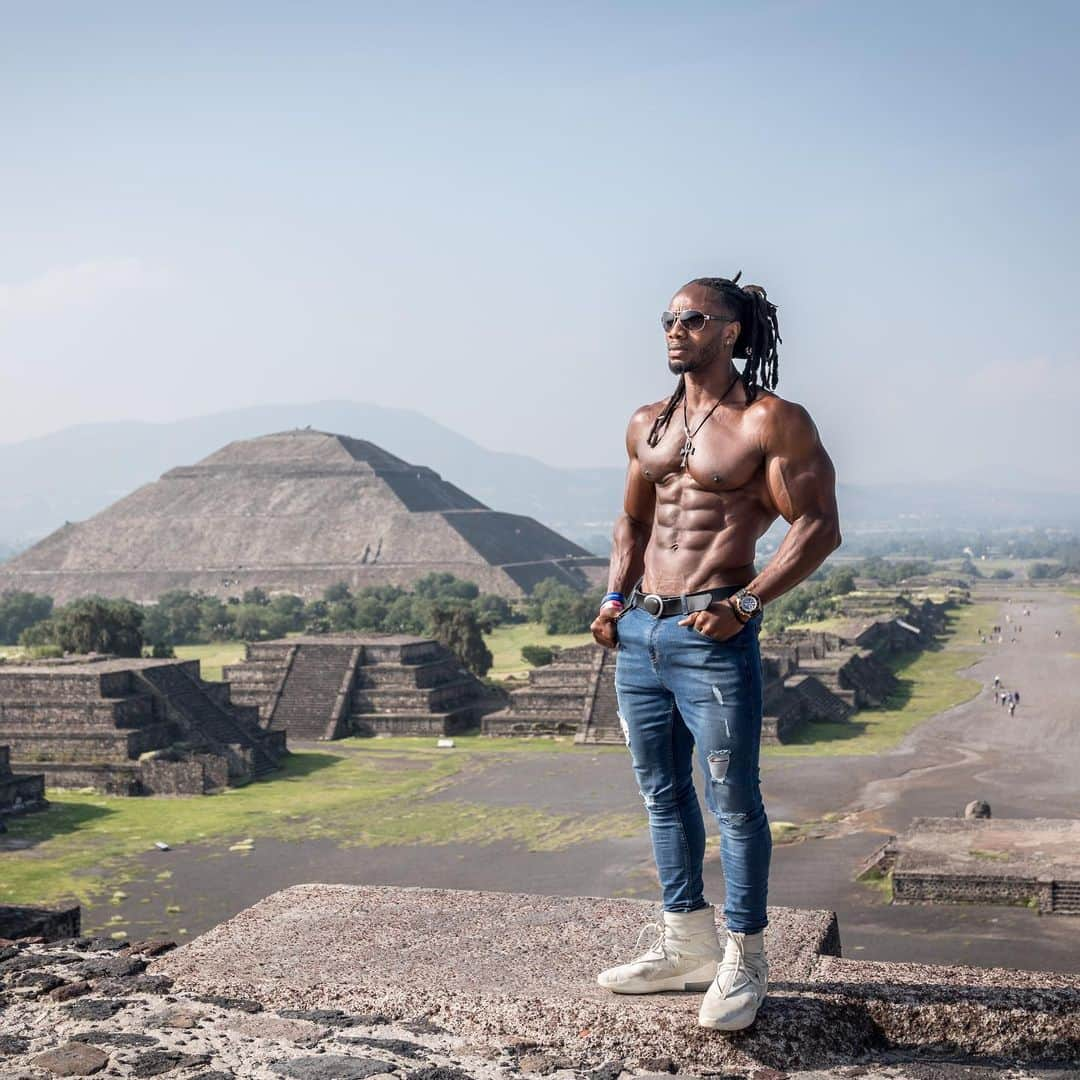 Ulissesworldさんのインスタグラム写真 - (UlissesworldInstagram)「Buen día amigos! 🇲🇽❤️ #teotihuacan _ Join My New Shredded Program🔥LINK IN MY BIO🔥for my Meal Plans & Programs (Females also) #letsgo @iamdedicated_army  _ HOW TO JOIN👆(Link in my Bio)👆Get Your Customised MEAL PLANS & SHREDDING / MASS Programs❗️Tailored Programs and Meal Plans for everyone! #letsgo IAMDEDICATED.ULISSESWORLD.COM @ulissesworld | #iamdedicated」8月29日 4時57分 - ulissesworld