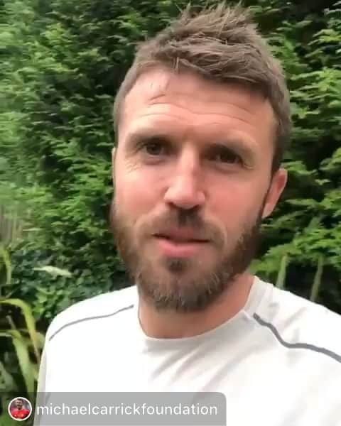 マイケル・キャリックのインスタグラム：「#Repost @michaelcarrickfoundation ・・・ 500k followers 🥳🥳 Can’t thank you enough for all your support! 🙌🏼」