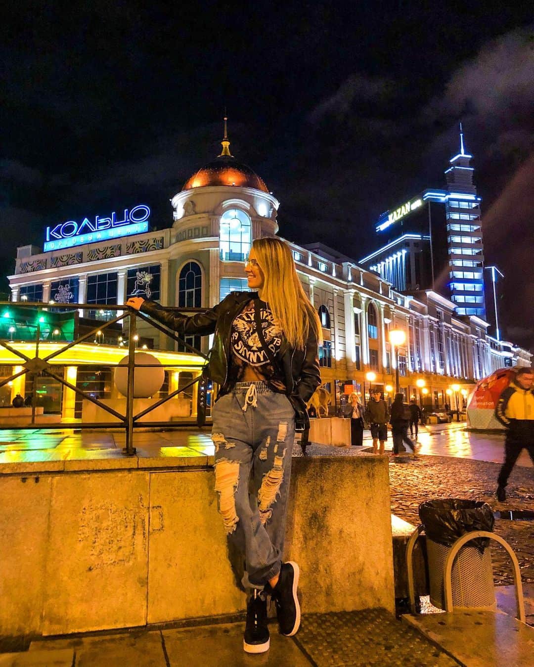 ナターリア・ガウジオのインスタグラム：「Night in Kazan... 🇷🇺😍✨❄️🌙🙏🏼❤️ #kazan #russia #inlove #goodnight #citylights #center #tourist #baumanstreet #tatarstan」