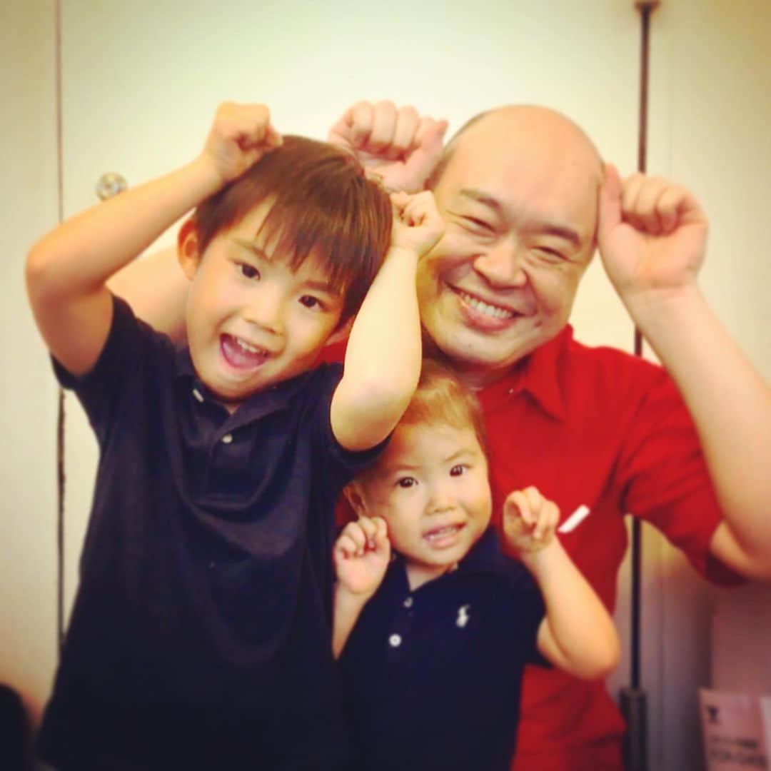 篠宮暁さんのインスタグラム写真 - (篠宮暁Instagram)「TT兄弟よりも パンケーキ食べたいよりも 我が家では新宿カウボーイかねきよさんの ピーピピッピーピッ月の輪熊！ がスタンダードファミリーギャグ。」8月29日 6時20分 - shinomiyaakira