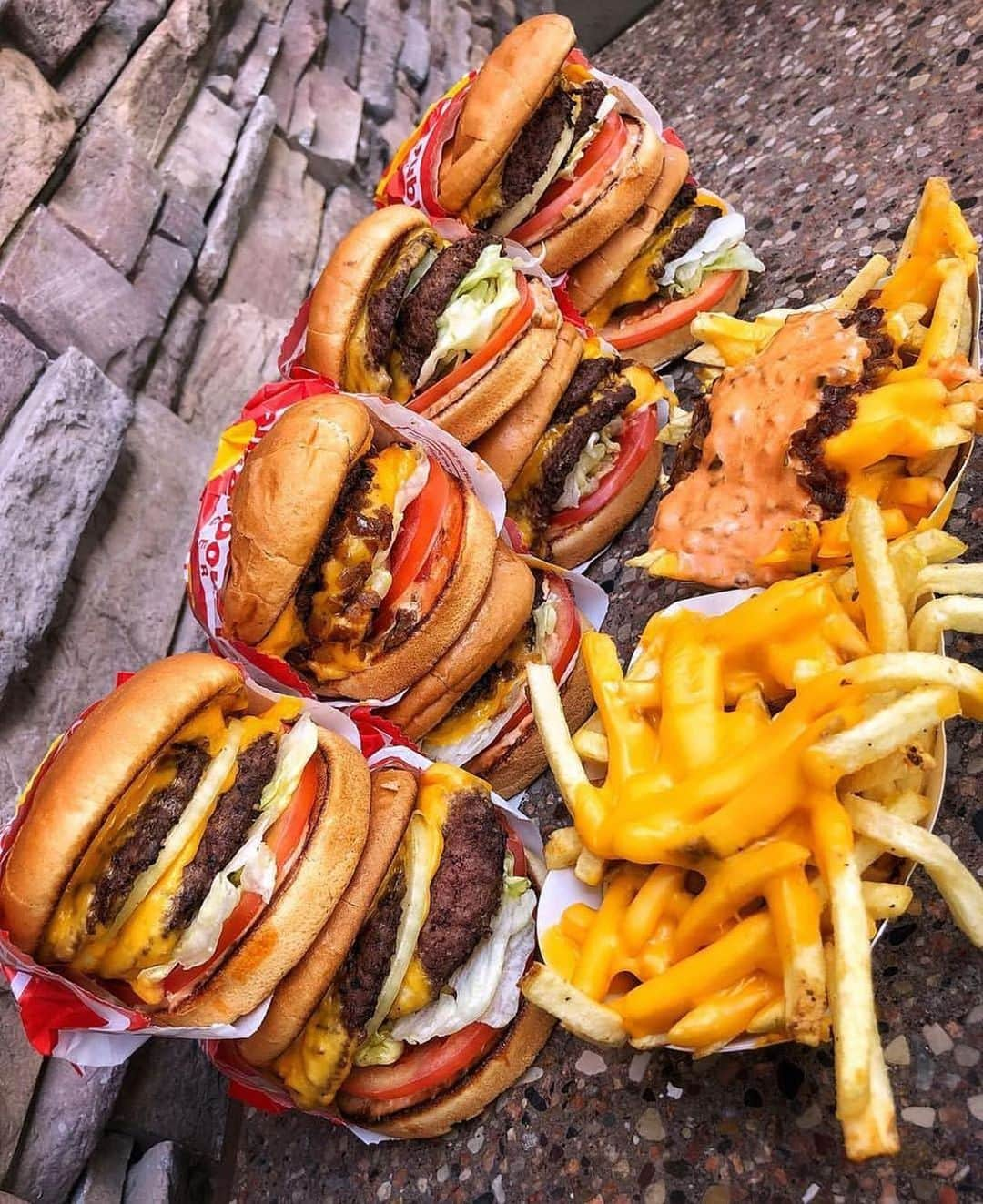 Freshnessさんのインスタグラム写真 - (FreshnessInstagram)「West coast staple. Tag someone who could eat this In-N-Out spread by themselves #freshnesseats」8月29日 6時21分 - freshnessmag