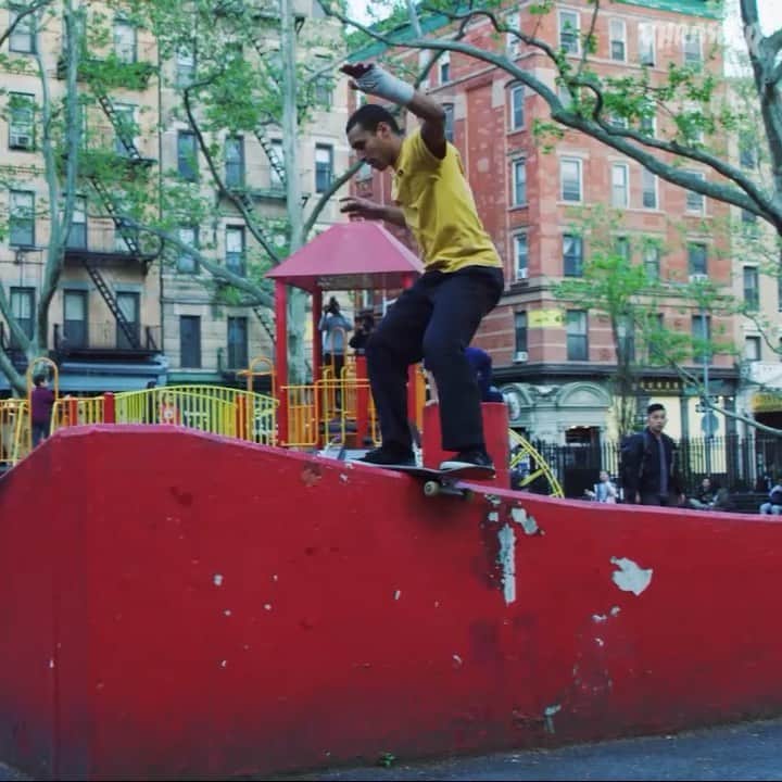 スラッシャーのインスタグラム：「👉🏽 @dickiesskate’s ‘Another Day, Another Bodega’ video is LIVE on ThrasherMagazine.com 📡」
