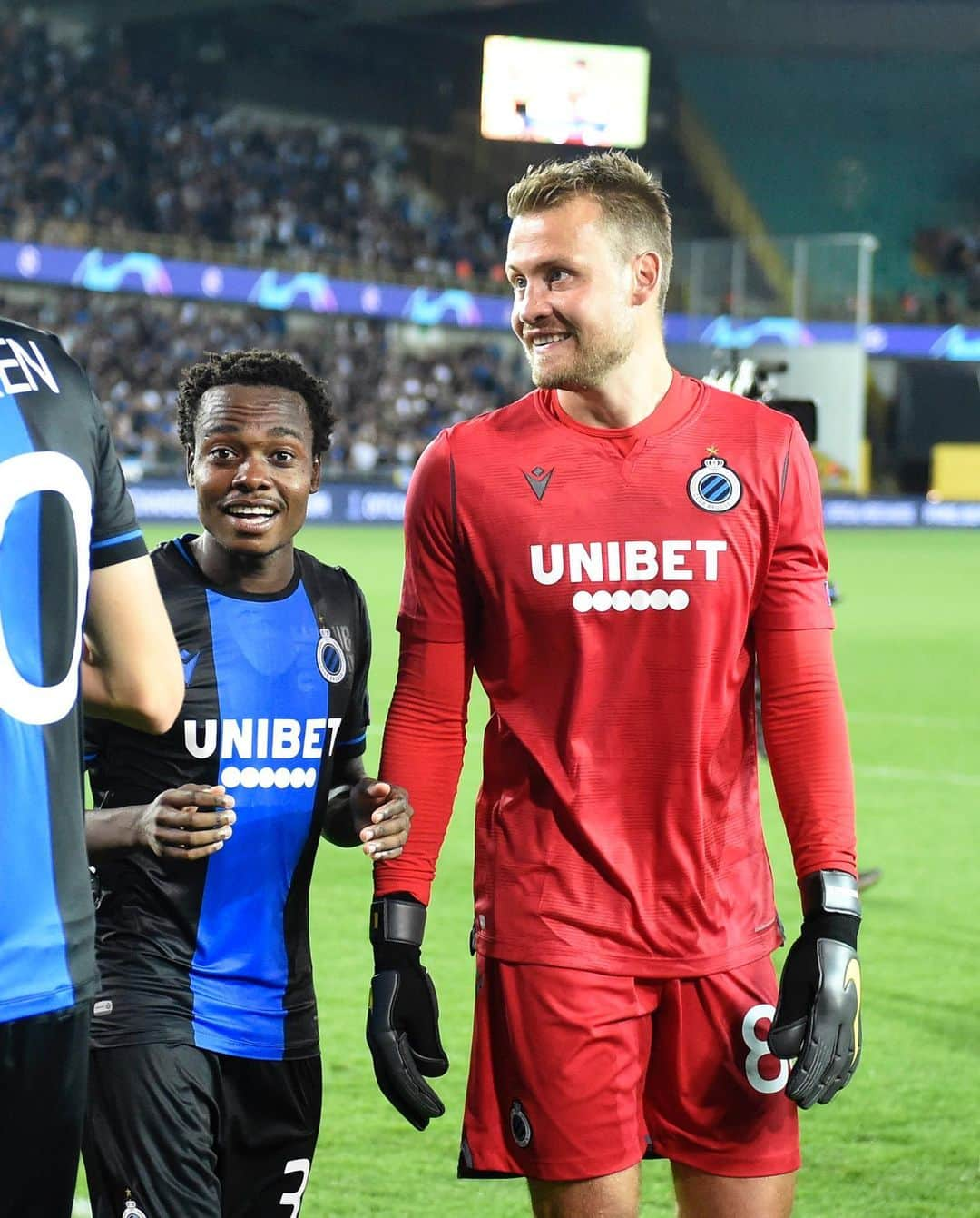 シモン・ミニョレさんのインスタグラム写真 - (シモン・ミニョレInstagram)「@championsleague ✅ #WeAreBruges #BluvnGoan #NoSweatNoGlory 💪🏻🏆🥂」8月29日 6時40分 - 22mignolet22