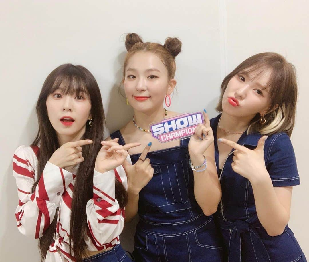 スルギさんのインスタグラム写真 - (スルギInstagram)「SEULGI - Show Champion Twitter Update #REDVELVET #레드벨벳 #SEULGI #슬기 #🐻」8月29日 7時07分 - kristiandawal29