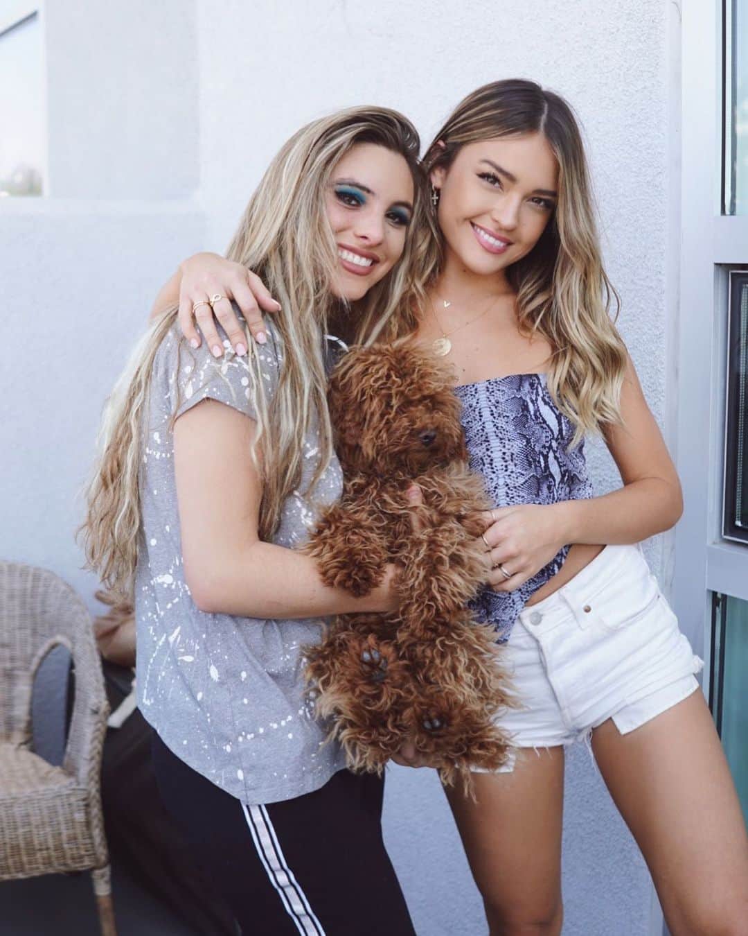 ヴェール・ゲンタのインスタグラム：「La Tía Vale visitando la familia 💛 @tobypons @lelepons」