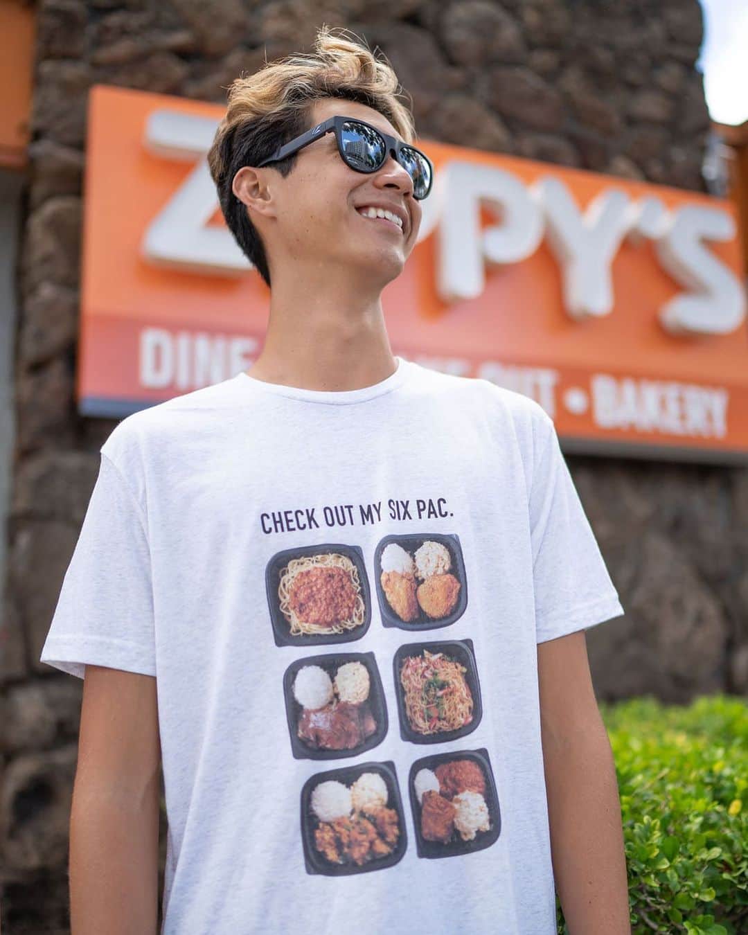 Zippy's Restaurantsさんのインスタグラム写真 - (Zippy's RestaurantsInstagram)「The face you make when they notice your “Six Pac.” Get this Zippy’s t-shirt thru the link in our bio.」8月29日 7時00分 - zippys
