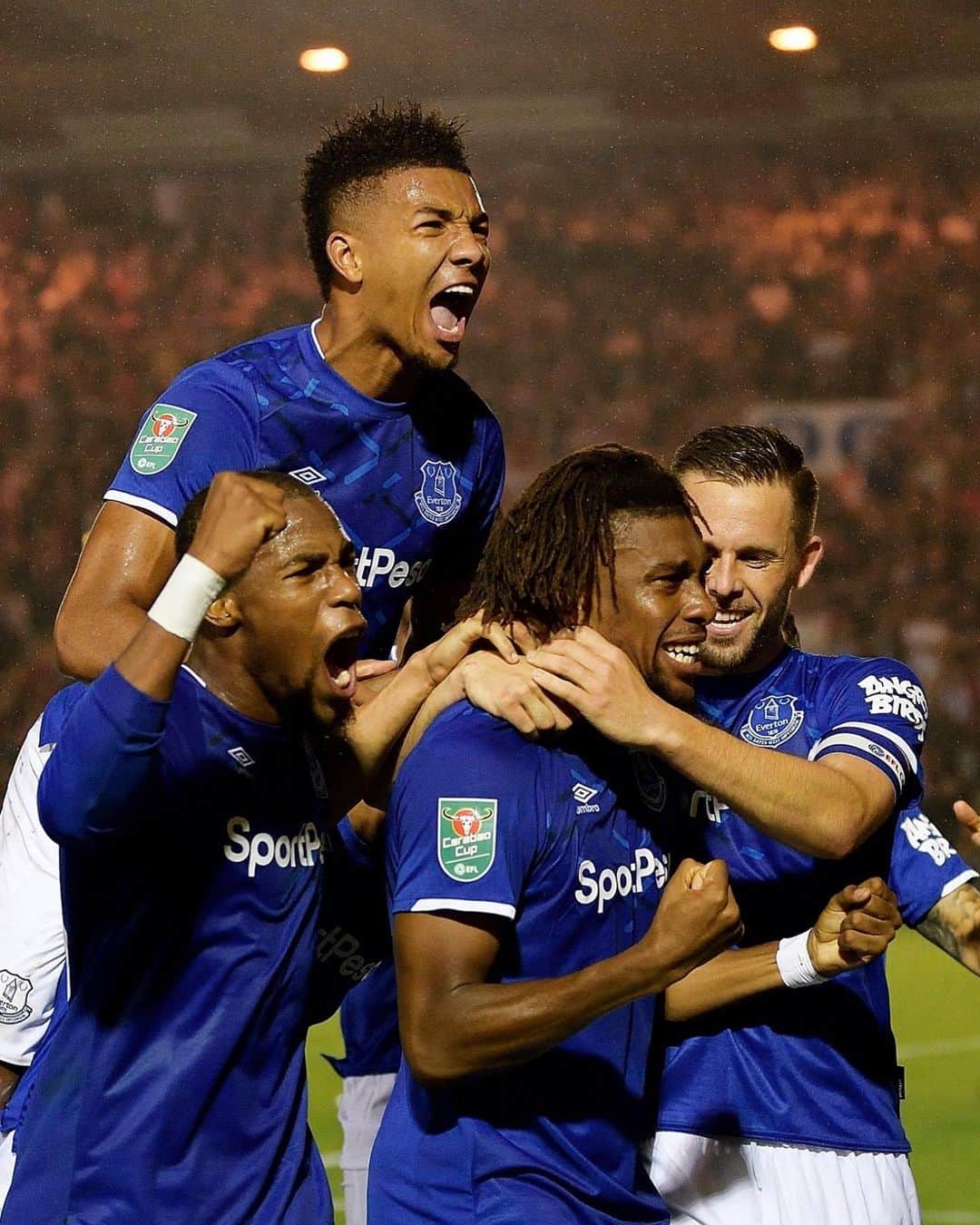 メイソン・ホールゲイトのインスタグラム：「Team spirit and into the next round💙」