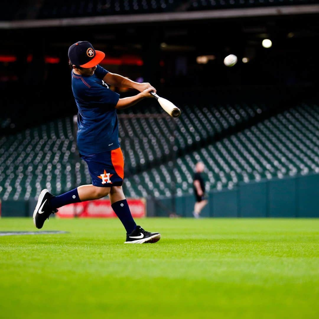 ロビンソン・チリノスさんのインスタグラム写真 - (ロビンソン・チリノスInstagram)「wonderful summer with my son @davidchirinos28 in the 🏟. Thanks to my teammates and coaches @astrosbaseball for receiving #David  as another player, I know that these memories will be with him and me for a lifetime. Un verano maravilloso compartiendo con mi hijo #davidchirinos61 te amo hijo.  Gracias a todos lo que hicieron este verano único especialmente a mi esposa @heidy28d por todo el sacrificio y amor.  Gracias @bracamonte85 por las ⚾️ Thank you @alex.de.haan 📸. #takeitback」8月29日 7時04分 - robinsonch28