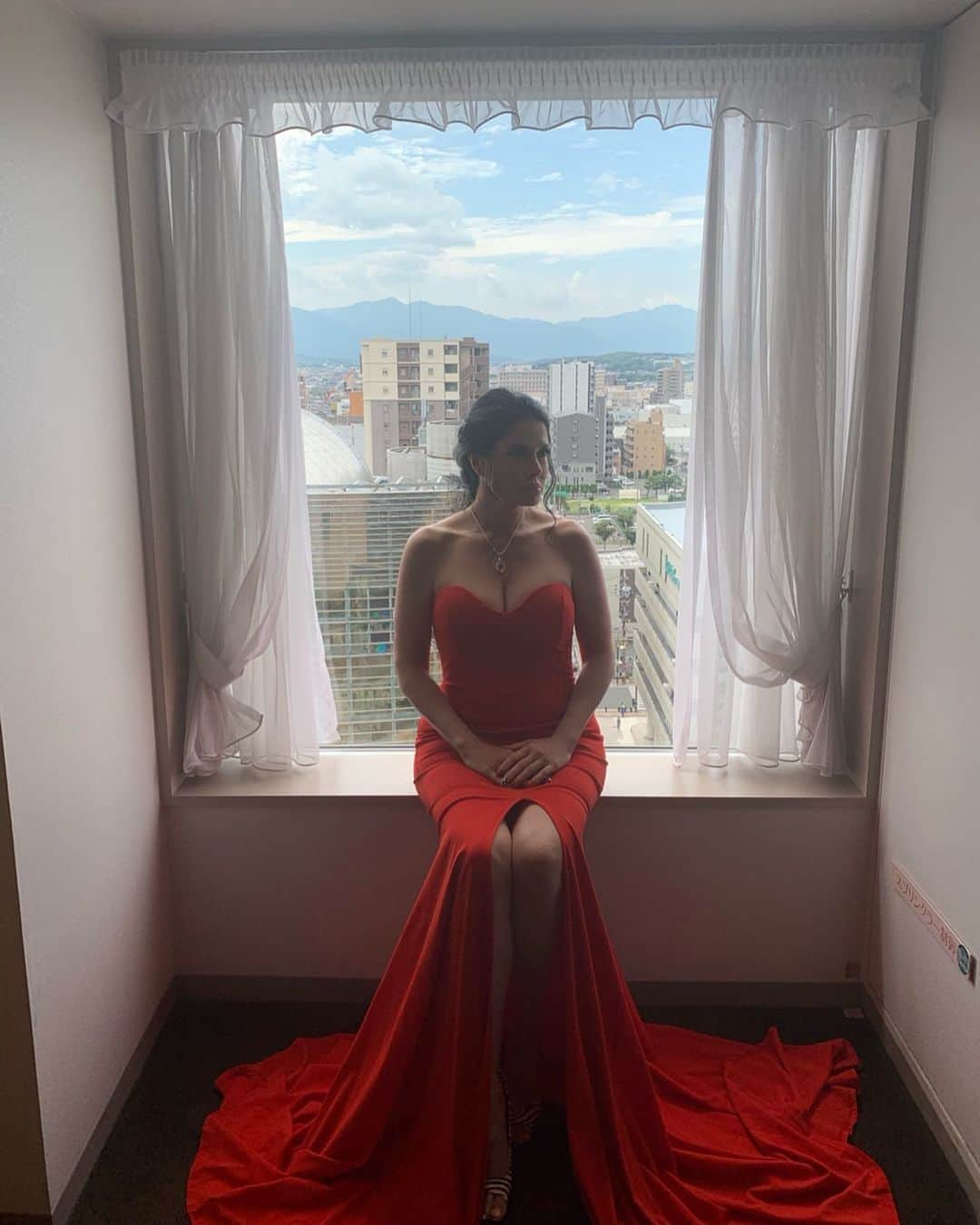 カイヤさんのインスタグラム写真 - (カイヤInstagram)「Fire🔥🔥🔥. . . . . . . . . . . . . #caiya #川﨑介揶 #red #eveningdress #passion #lovemyjob #dressup #princess #beautiful #sexy #glamourous #adventure #girl #love」8月29日 7時21分 - caiya.kawasaki