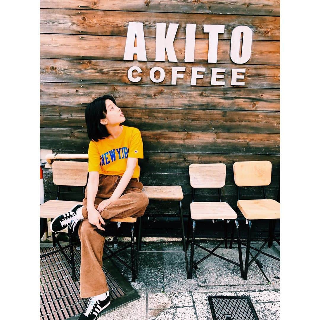 吉倉あおいさんのインスタグラム写真 - (吉倉あおいInstagram)「撮影の合間にアキトコーヒーにもお茶しにお邪魔しました！ オシャレで美味しかった〜☕️ @mina_magazine @akitocoffee」8月29日 7時38分 - aoi_yoshikura
