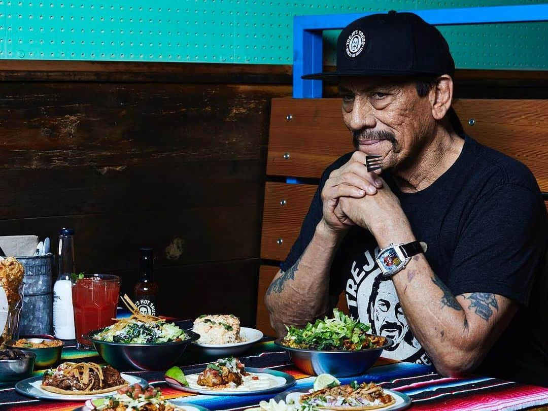 ダニー・トレホさんのインスタグラム写真 - (ダニー・トレホInstagram)「Now introducing our new Beyond Meat taco! Read up on more Trejo's Tacos news go to my *Link in Bio* . . . #beyondmeat #trejostacos #foodandwine #dannytrejo #tacos #taco」8月29日 7時39分 - officialdannytrejo