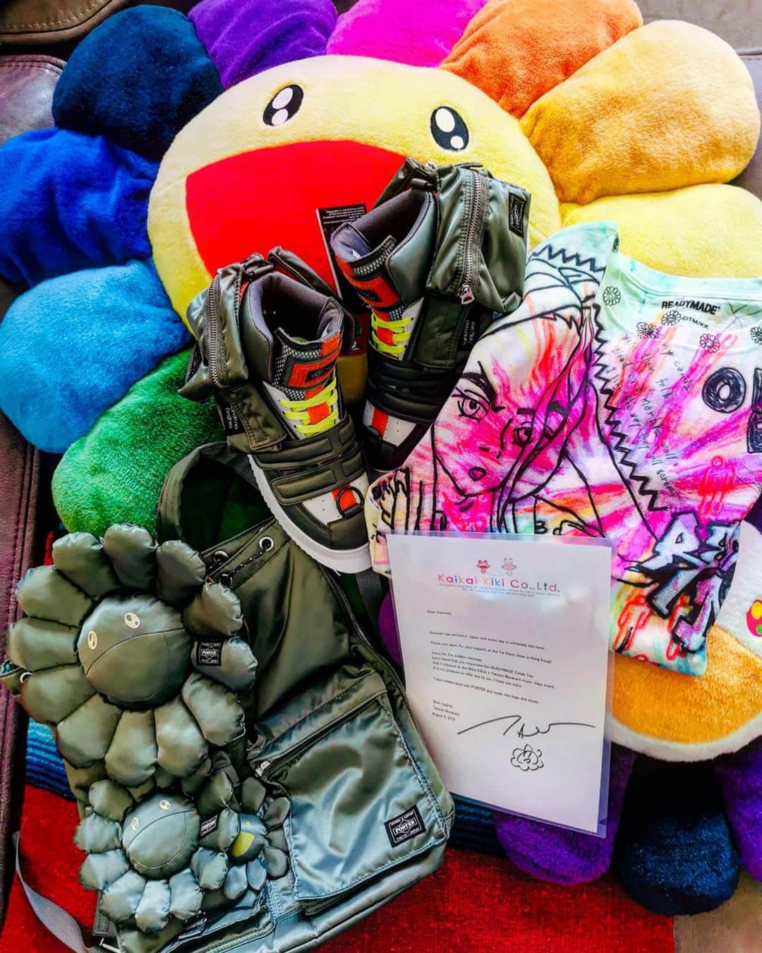 呉建豪のインスタグラム：「It’s been a really crazy couple days physically, mentally, and spiritually... so coming home to this was such a nice surprise and blessing. @takashipom DOMO ARIGATO!!! 🙌🙌🙌 the new gear is 🔥🔥#murakamivsmurakami last 5 days show in HK if you haven’t seen it make sure you do!!! 🌼🌸🌺🌹#blessingsonblessings」