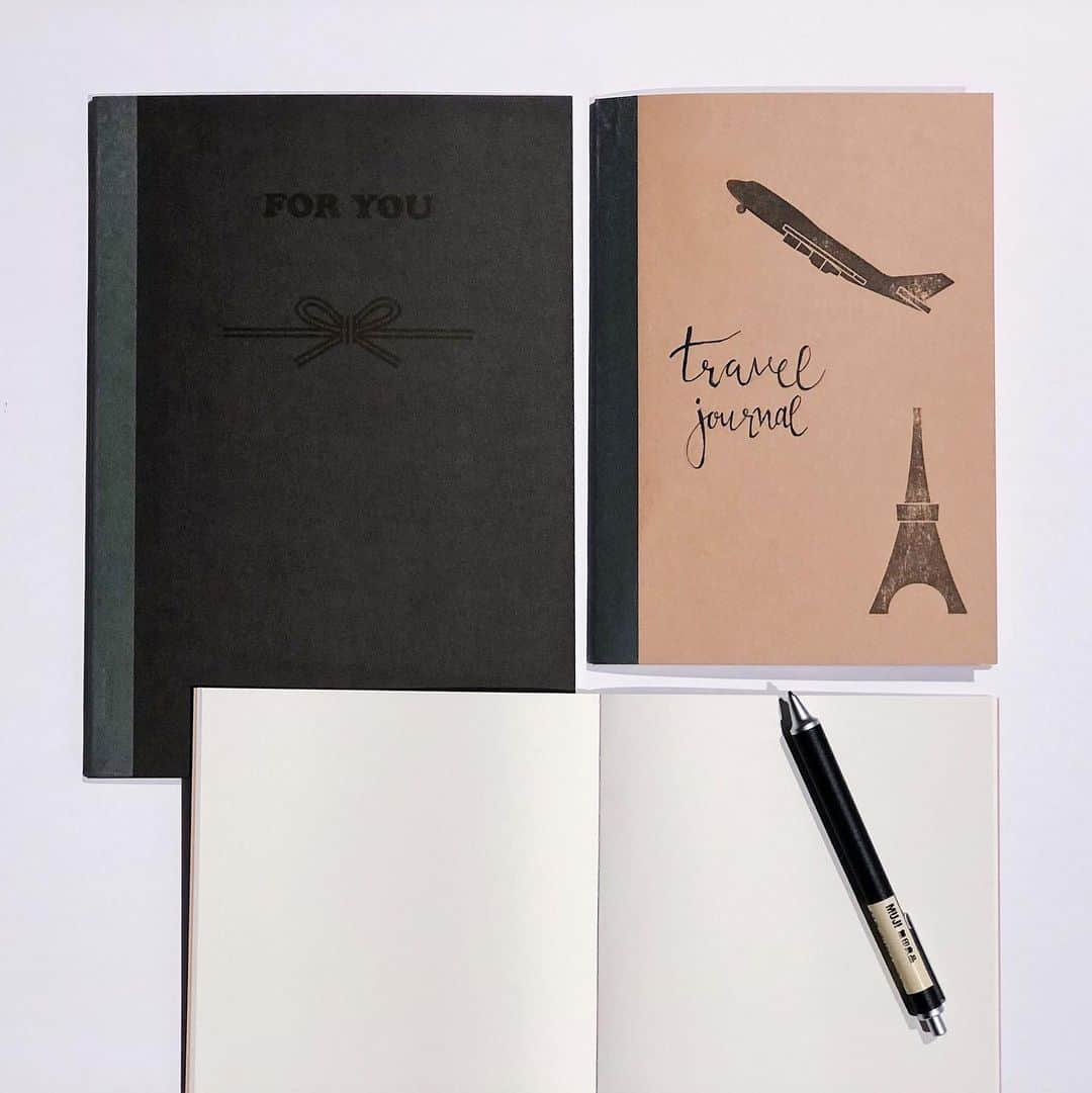 MUJI USAさんのインスタグラム写真 - (MUJI USAInstagram)「MUJI notebooks are designed with a blank cover so you can personalize the surface. Categorize by subject or use it as a canvas for your artwork.  Visit select MUJI stores to decorate the notebooks at our #MUJIYourself Stamp Table. #muji #mujiusa #stationery」8月29日 7時53分 - mujiusa