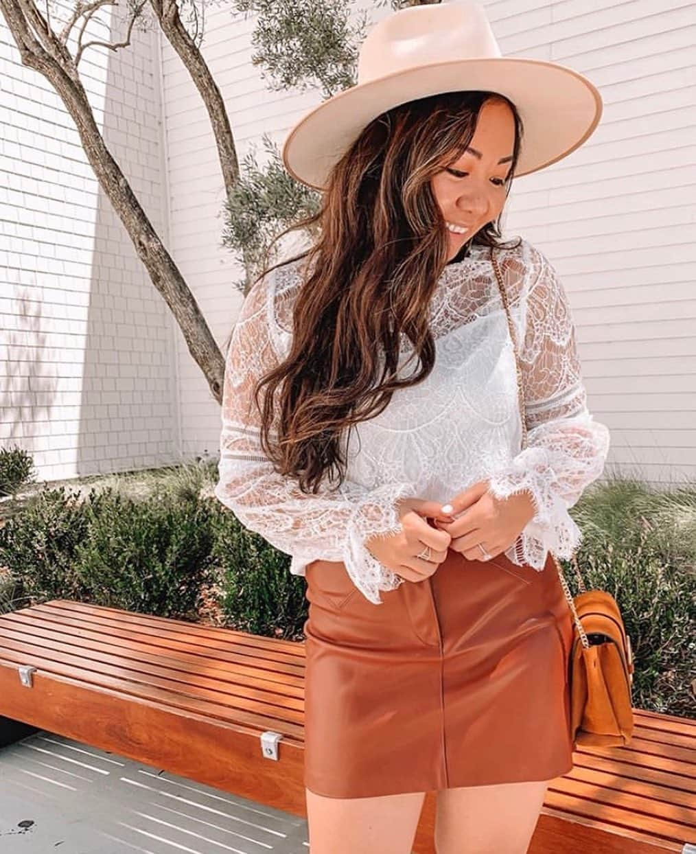 ビービーダコタさんのインスタグラム写真 - (ビービーダコタInstagram)「Must have mini. @wearshetraveled wearing our SMOKE & MIRRORS LACE BLOUSE + KEEP LIVIN' MINI SKIRT #babesinbbd #bbdakota #newarrivals」8月29日 7時55分 - bbdakota