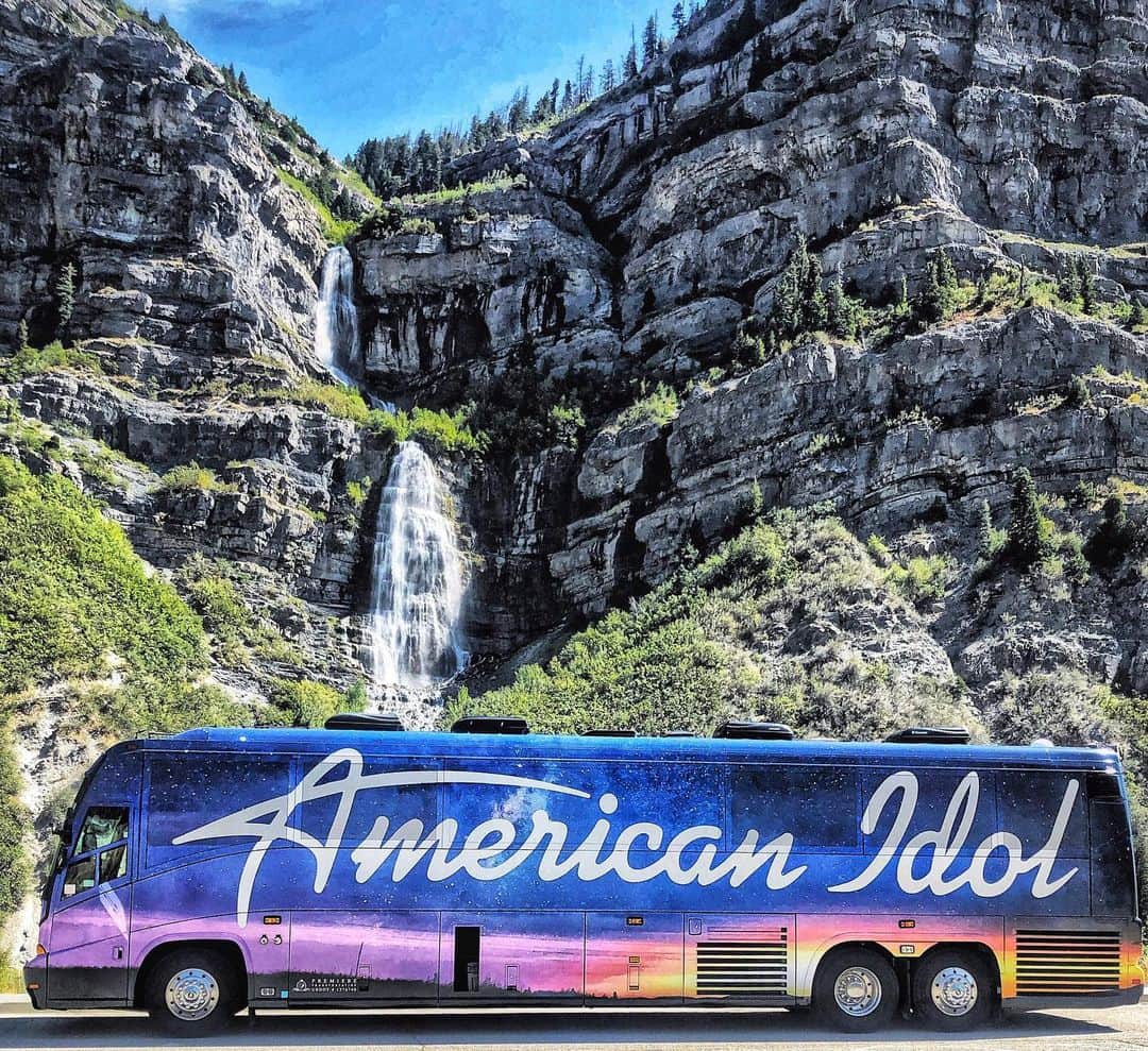 American Idolさんのインスタグラム写真 - (American IdolInstagram)「They see me rollin. 😎 .  The American Idol auditions bus is rolling through Salt Lake City and Knoxville‼️TOMORROW ‼️ .  It’s not too late to register! Peep our bio for the link with all the details. 😉🙌」8月29日 7時56分 - americanidol
