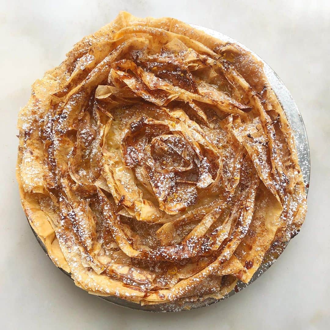DOMINIQUE ANSEL BAKERYさんのインスタグラム写真 - (DOMINIQUE ANSEL BAKERYInstagram)「All those flaky layers. 😍🙌 This one’s our Orange Blossom Ruffled Milk Pie, with creamy orange blossom custard, a hint of cinnamon and wildflower honey, in a crisp phyllo crust. *** Tickets launch this FRIDAY 8/30 at 12pm at pienight.dominiqueanselkitchen.com (via @Resy) for Pie Nights on Tues-Thurs 9/10-12, 9/17-19, 9/24-26, and 10/1-3.  #DAKPieNight @dominiqueanselkitchen」8月29日 8時02分 - dominiqueansel