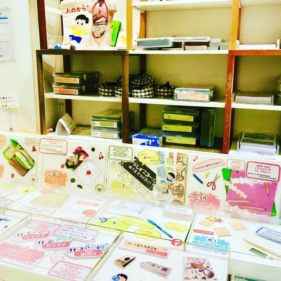 iko-yo（いこーよオフィシャル）さんのインスタグラム写真 - (iko-yo（いこーよオフィシャル）Instagram)「・﻿ ーーーーーーーーーーーーーーーーーー﻿ ユーザー投稿pic紹介😎🌴🌺﻿ ーーーーーーーーーーーーーーーーーー﻿ ﻿ 🗣️caption💭﻿ 東京23区で一番充実していると噂の児童館。﻿ ﻿ 足立区のギャラクシティ。﻿ ﻿ これ全部無料で良いんですか⁉️﻿ 巨大ネットアスレチックやボルダリング、日替わりの工作などなど。﻿ プラネタリウムやシリーズで受講する講座など、一部を除いて全て無料。﻿ 足立区民以外も、受付なく自由に遊べます。﻿ ﻿ 駅から近く、駐車場は30分100円or隣に一般の平日最大700円/休日最大1400円の駐車場などもあり。しっかり歩ける1歳後半から小学生くらいが特に楽しめそう。﻿ ﻿ ✨pick up✨﻿ ♥️ @seeeeeeenn﻿ 🗾 東京都足立区﻿ 🏛 #ギャラクシティ ﻿ ﻿ 💟facilities💟﻿ 遊びや体験を通して子どもたちの夢や好奇心を育む体験型複合施設。﻿ 国内最大級の3層式ネット遊具「スペースあすれちっく」や、高さ7.5ｍの本格的なクライミングウォール「がんばるウォール」、東京23区最大級のドームをもつプラネタリウム「まるちたいけんドーム」など、遊びながら楽しく学べる施設が充実しています✨﻿ 🈁https://iko-yo.net/facilities/17772﻿ ﻿ 🐾いこーよ公式インスタグラム🐾﻿ @ikoyo_official では、子育てやおでかけに関する写真を募集しています﻿ ﻿ まずは、 @ikoyo_official をFollow 📲﻿ その後は、#いこーよ をタグ付けしてインスタグラムを投稿してください😆♥️﻿ ﻿ とくに魅力的な写真は、公式instagramをはじめ、いこーよ内の記事でも紹介&使用させていただく場合がございます👌﻿ ﻿ 子どもに関するものなら、どんなものでもOK🙆‼︎﻿ 親子でおでかけした思い出や、お子さんとの日常など、沢山のご投稿お待ちしております‼︎ ✨﻿ ﻿ #いこーよ #子どもとお出かけ #夏休み #屋内 #アスレチック #児童館 #児童センター」8月29日 8時26分 - ikoyo_odekake