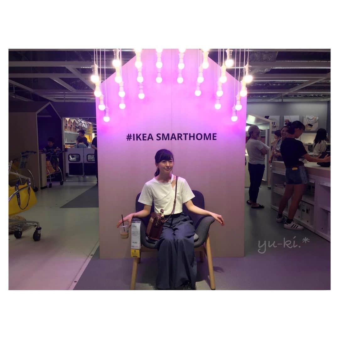 二見夕貴さんのインスタグラム写真 - (二見夕貴Instagram)「. 先日久しぶりに IKEAへお買い物にいきました☺︎ . ショールームも新しく変わってたし Photo spotもできていて また初めての感覚でじっくり楽しめた😋 . お隣はスピーカー視聴コーナー🎼 とても良い音質でした♡♡ . #IKEA #photospot #ikeasmarthome #shopping #furniturestore #lighting #イケア #フォトスポット #買い物 #家具屋 #北欧 #ヨーロッパ好き #ドライブ #間接照明」8月29日 8時34分 - yyyuki___