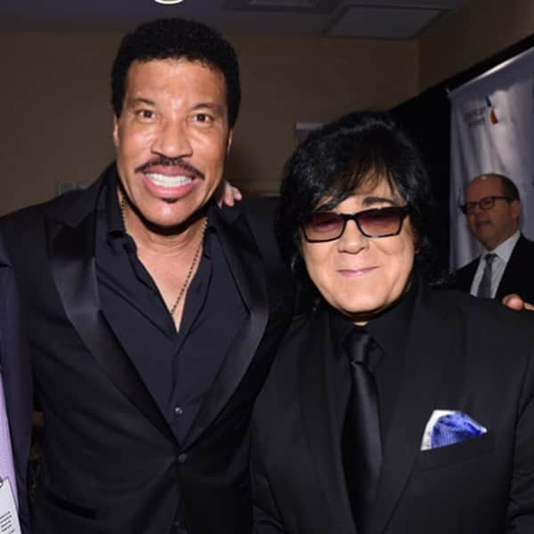 ASCAPさんのインスタグラム写真 - (ASCAPInstagram)「Pop legend @lionelrichie said “Hello” to #1 on the #billboard Artist 100 chart today!」8月29日 8時30分 - ascap