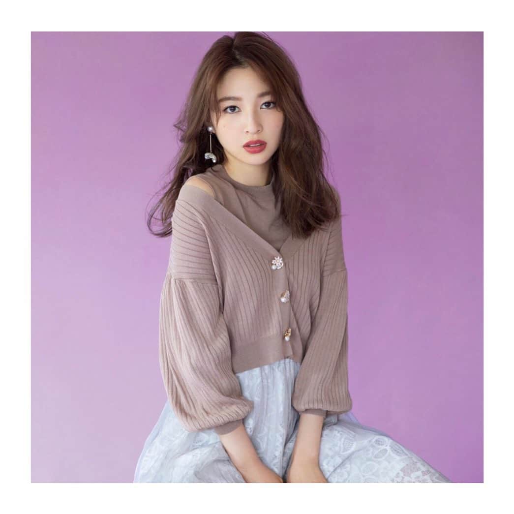 のインスタグラム：「・ ・ 2019 Autumn Collection ・ ・ ✴︎knit ¥14,000+tax ✴︎skirt ¥14,000+tax ・ ・ ・ #WILLSELECTION #ウィルセレクション  #上西星来 @seira_jonishi_tpd」