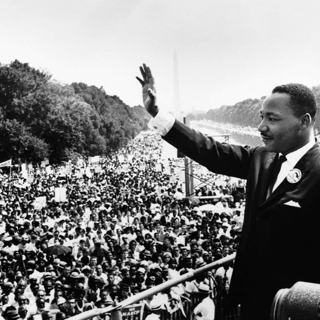 バーニー・サンダースさんのインスタグラム写真 - (バーニー・サンダースInstagram)「56 years ago today, I joined with hundreds of thousands to march on the nation's Capital and demand racial and economic justice.  The struggle of that time is not over. It continues with us.」8月29日 8時38分 - berniesanders