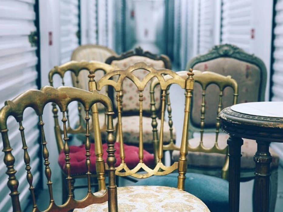 kiyomiさんのインスタグラム写真 - (kiyomiInstagram)「❤︎ original handmade miniature  chair size 1/12 The third image is an actual chair . . 作品展に向けて 新しいデザインのチェアも 作っています。 ・ 画像3枚目は @clair_de_lune_bb さんに お借りしました。 bbさん、ありがとう ございました♪ ・ ・ ・ ・ ・ ・ ・ ・ #ミニチュア#miniature#dollhouse #Frenchinterior #ブロカント #antique#Frenchstyle #シャビーシック#Interior #antique  #Frenchdecor#brocante #アンティーク風#brocantestyle#shabby #shabbychic #shabbychicdecor #cute#Napoleonchair #ナポレオンチェア#chair #frenchinteriors」8月29日 8時48分 - chiisanashiawase2015