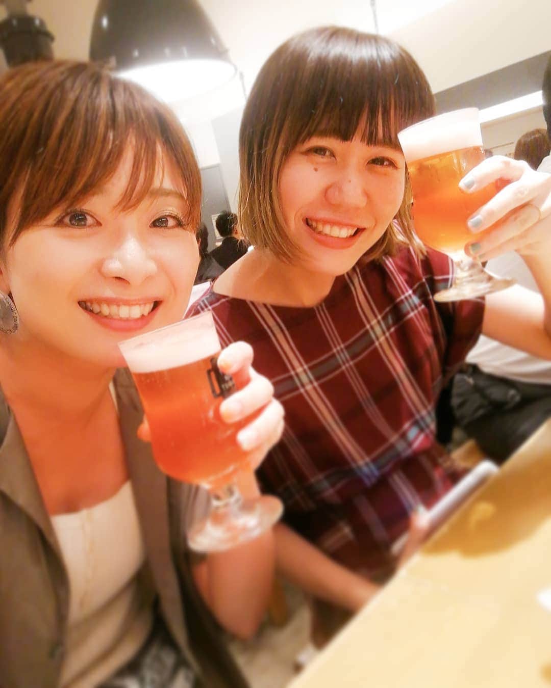林智美 さんのインスタグラム写真 - (林智美 Instagram)「ピンク色のビール🍻 女子会ぽい😁  #クラフトビール #beer #ビール女子 #乾杯🍻」8月29日 9時00分 - h_tomomi_i