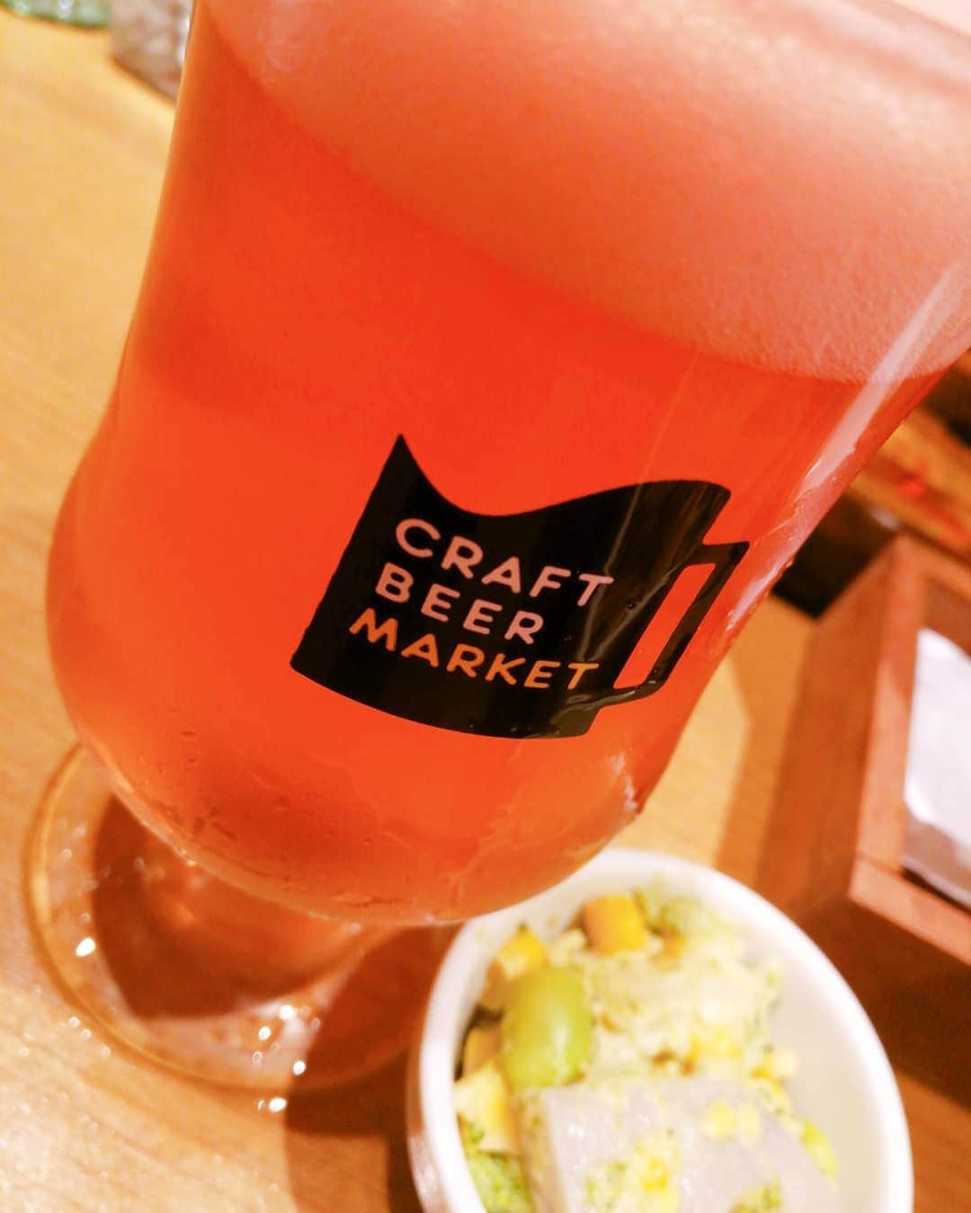 林智美 さんのインスタグラム写真 - (林智美 Instagram)「ピンク色のビール🍻 女子会ぽい😁  #クラフトビール #beer #ビール女子 #乾杯🍻」8月29日 9時00分 - h_tomomi_i