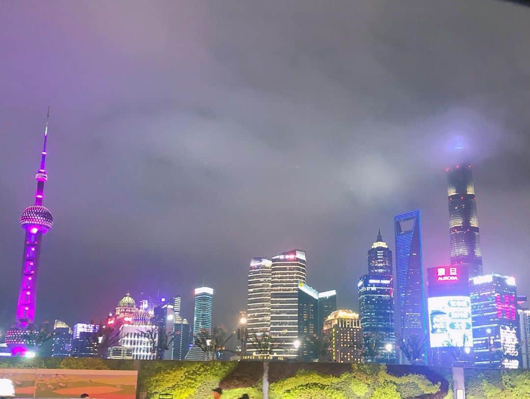 まいてぃ（粕谷まい）さんのインスタグラム写真 - (まいてぃ（粕谷まい）Instagram)「上海の街並み✨ ・ ・ ・ ここ私7年前にも来たことがあるんだけどなんにも変わってなくてすごく不思議な気持ちになった！ ・ ・ ・ ハリーポッターとかに出てきそうだよね！ ・ ・ ・ ・ ・ #上海 #shanghai #中国 #china #🇨🇳」8月29日 9時10分 - maity_0917