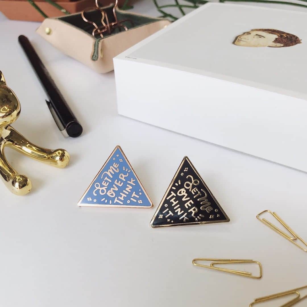 フリーディアのインスタグラム：「You may or may not know but I make greeting cards, paper goods, pins and other things. These #letmeoverthinkit pins are still available at NewMoonPaper.com みんな知ってるかもしれないけど、私はグリーティングカードやピンを作ったりもしているの。良かったらそっちにも会いに来てね！@newmoonpapergoods 良くある質問はQ:日本まで送れるかどうか？  A:はい！送れますよ！発送料がちょっとかかるけど、特別のラッピングするから！😘 #maker #creator #meetthemaker #shopsmall #smallbusiness #bts #behindthescenes #stationeryaddict」