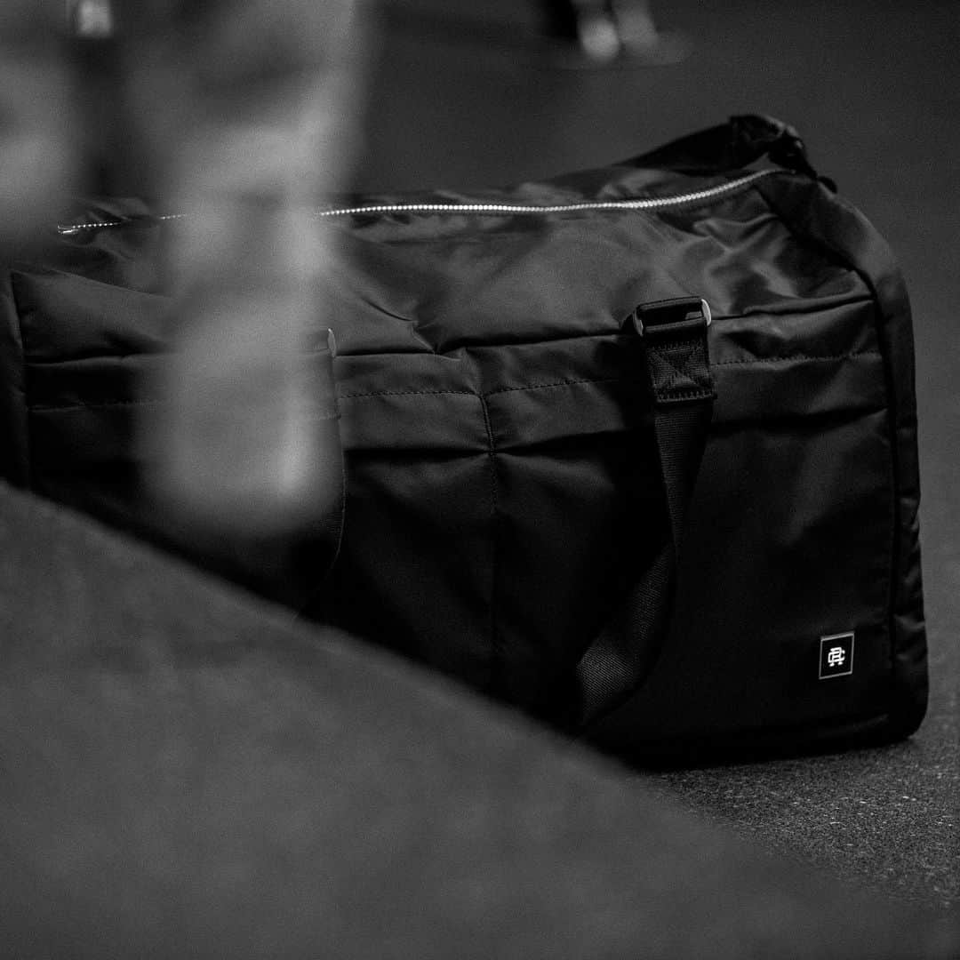 のインスタグラム：「Our versatile duffel bag made from durable woven nylon, secured with a heavy gauge YKK zipper. ⁣ ⁣ Shop now at ReigningChamp.com and at Reigning Champ Flagship Stores. ⁣ ⁣ #ReigningChamp」