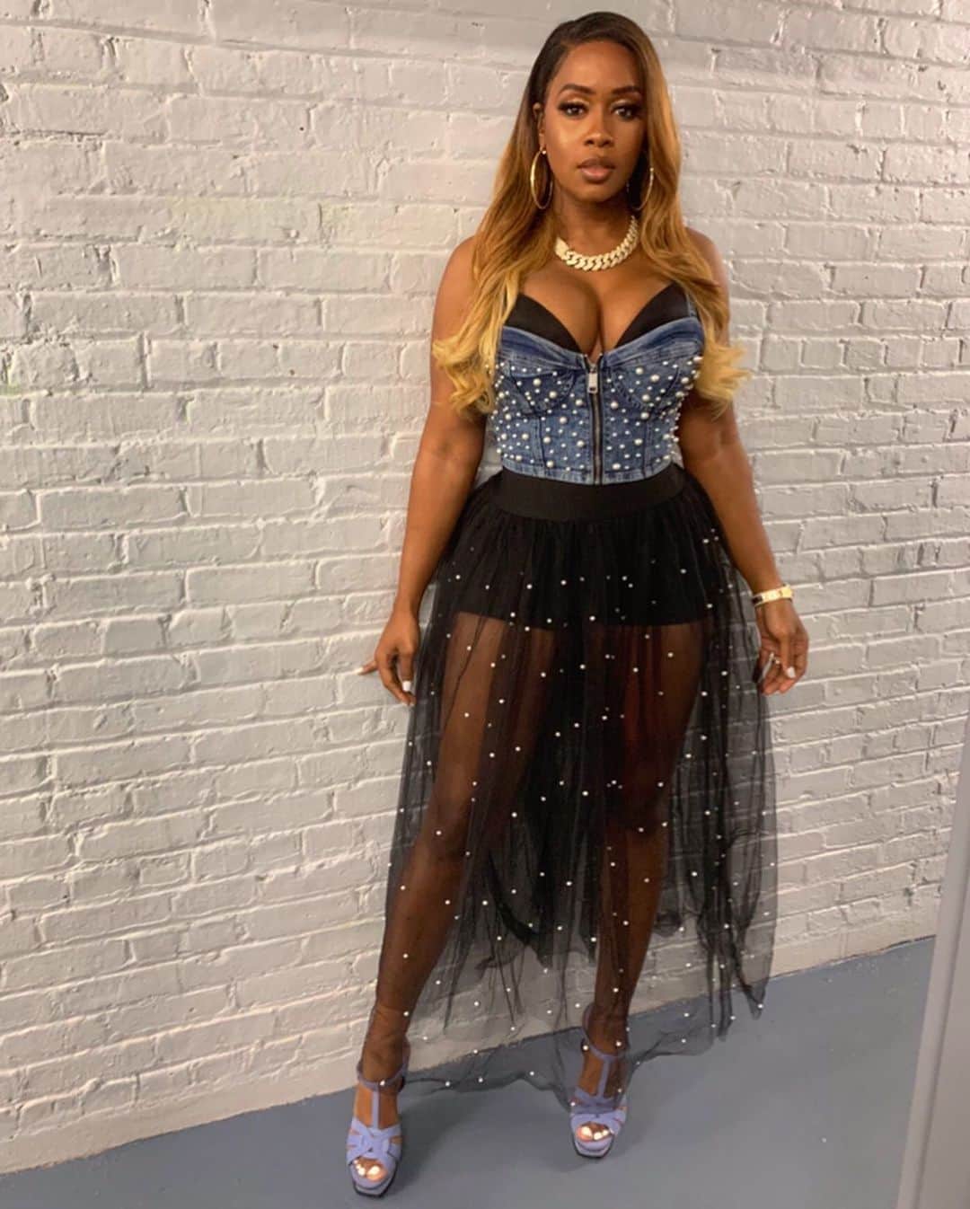 レミー・マーのインスタグラム：「My 🍑 is NOWHERE NEAR as big as this outfit is making it look😔 SB: My 🍈🍈 are though😈 ...shoutout to all the women who are breastfeeding 😉#RemyMa -New episode of @StateOfTheCultureShow out now on YouTube/ @RevoltTV #SOTC」