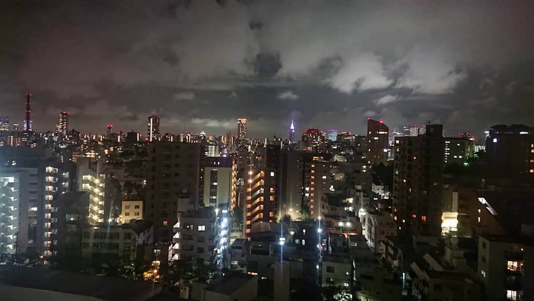 松坂南さんのインスタグラム写真 - (松坂南Instagram)「夜景好き。  雨の日の空もなんとなく風情があって  #lovethesky☁️」8月29日 9時28分 - minami_matsuzaka