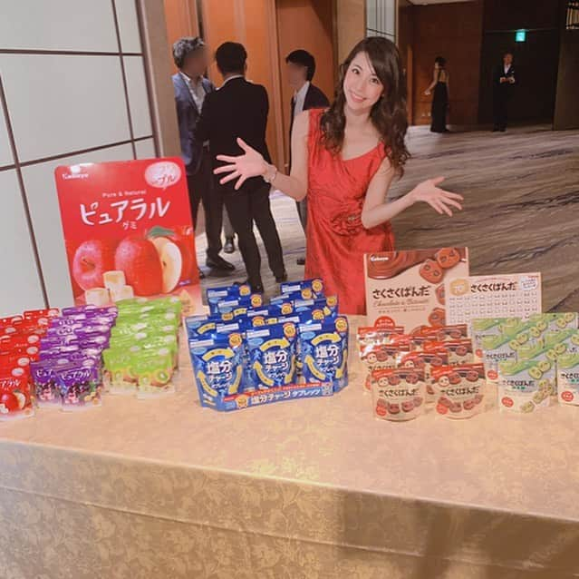 鈴木ふみ奈さんのインスタグラム写真 - (鈴木ふみ奈Instagram)「ミスワールド日本大会の会場に、OHAYO様とkabaya様のブース💕  大会当日も甘夏＆みかんのむ ヨーグルト飲んでたよ🤤 素敵な商品をありがとうございます✨」8月29日 9時30分 - fuminasuzuki