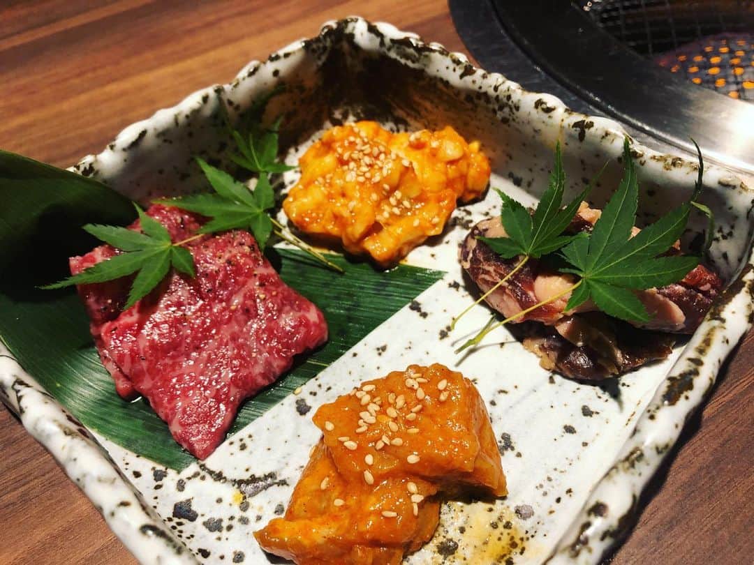 武田訓佳さんのインスタグラム写真 - (武田訓佳Instagram)「・ ・ #はらみ #北新地 ・ 私の中では #美味しいお肉屋さん をこえて #トリュフの美味しいお店 のカテゴリ。← ・ ・ 幸せの極み❤️ この日を楽しみにしすぎて はじめの1スプーンで 満たされちゃう🥰 その上ユッケでさらに幸せ💓 ・ ぜーんぶ美味しかったけど、 何より唸ったのは 切り干し大根のキムチ。← 美味しかったぁ。 庶民派を思い知ったヨ🙈笑 ・ ・ 年に1回でいいから たまぁにのご褒美に 通い続けたい大好きなお店💓 ・ ちなみにさ 美味しいものを 人に勧めたくなるのって 女性ならではなんやね〜😲 ・ ・ たくさん笑って喋って たくさん話きいてもらった。 お揃いのカバン買っちゃった🤗💕 ・ 佳き日。 ・ ・ #はらみ専門店 #幻のはらみ #もうお腹いっぱい #って言ってたのに #トリュフ卵かけご飯 #2秒で食べた #🐷 #❤️ #幸 #旨 #贅 #感謝 #母」8月29日 9時33分 - kunika0117