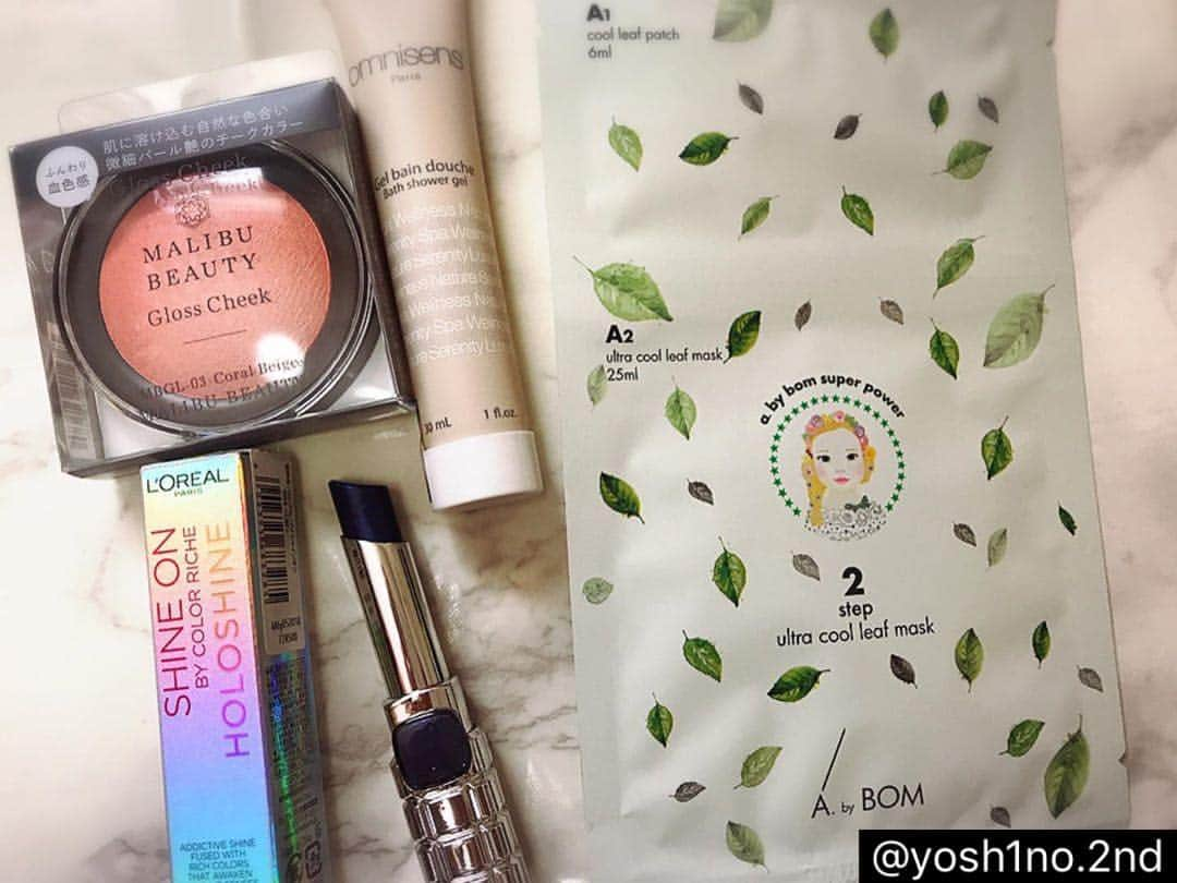 My Little Pouchさんのインスタグラム写真 - (My Little PouchInstagram)「ありがとうございます😊💕 #repost @yosh1no.2nd - - ﻿ ﻿ 8月のRAXY BEAUTY BOX🎁✨﻿ ﻿ ﻿ 夏のケア、秋支度は﻿ RAXYに任せて、﻿ さあ、思いっきり夏を楽しんで！﻿ って書いてた💓﻿ ﻿ ﻿ ﻿ 中身は、、💄﻿ ﻿ ﻿ ﻿ ✩.*˚MALIBU BEAUTY Gloss Cheek﻿ ﻿ ﻿ colorはコーラルベージュが入ってたよ！﻿ めっちゃ可愛い(⸝⸝⸝´꒳`⸝⸝⸝)﻿ ﻿ MALIBUはプチプラだけど﻿ 優秀な物多いよ💓﻿ ﻿ このチークも発色いいし、﻿ 艶感もあって私はとても好きです！﻿ ﻿ ﻿ ﻿ ﻿ ✩.*˚L'OREAL PARIS﻿  SHINE ON﻿ ﻿ ﻿ 私が普段から愛用している﻿ 大好きなリップ💓﻿ ﻿ しかしなんとcolorは924番 Galaxy！﻿ ﻿ ﻿ 超ダークな色でびっくりするけど、﻿ これ普段のリップの上に重ねると﻿ すっごい深みが出る。﻿ 一気にお洒落感が出る( ˙˘˙ )﻿ ﻿ 赤リップに重ねると﻿ 秋っぽい唇になるよ💋﻿ ﻿ ﻿ ﻿ ﻿ ✩.*˚omnisens Paris﻿  Bath shower gel﻿ ﻿ ﻿ フランス産って書いてあるけど﻿ なんか韓国の漢方とかの化粧水の﻿ 香りがした🌿﻿ 独特やけど嫌いじゃないから使います✨﻿ ﻿ ノンパラペン、ノンシリコンで﻿ 肌にも優しい😌﻿ ﻿ ﻿ ﻿ ﻿ ✩.*˚AbyBOM ウルトラクールリーフマスク﻿ ﻿ ﻿ 2stepのマスクだってー！﻿ 乾燥が気になるとこにパッチをまず載せて、﻿ その上からマスクするみたい✨﻿ ﻿ パッケージ可愛いな〜💓﻿ 使うの楽しみ( ˙˘˙ )﻿ ﻿ ﻿ ﻿ こんな感じでした‎☺︎﻿ ﻿ ﻿ チークはめっちゃ嬉しかったし﻿ リップは自分ではきっと買わなかったやろうから﻿ どんどん使っていこうと思います😍﻿ ﻿  Twitter→@yosh1no1129  17Live→よしの☺️Yoshino☀️ #美的 #美的クラブ #biteki #コスメ #メイク #美容 #購入品 #cosme #make #beauty #17live #イチナナ #raxy #raxybeautybox  #raxyhot #malibubeauty  #lorealparis  #lips #shineon #cheeks  #facemask #韓国美容 #プチプラコスメ」8月29日 9時38分 - mylittlepouch_official