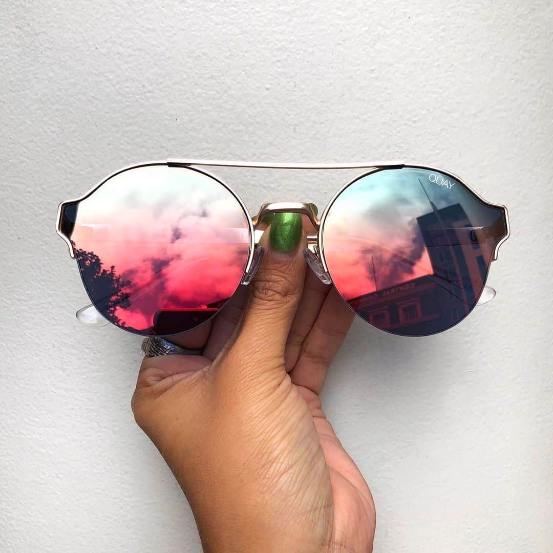 quayaustraliaさんのインスタグラム写真 - (quayaustraliaInstagram)「Where will you take ROADIE? 🚗 💨  Shop these dreamy frames on our site + in Quay Shops 💫  #QUAYAUSTRALIA」8月29日 9時41分 - quayaustralia