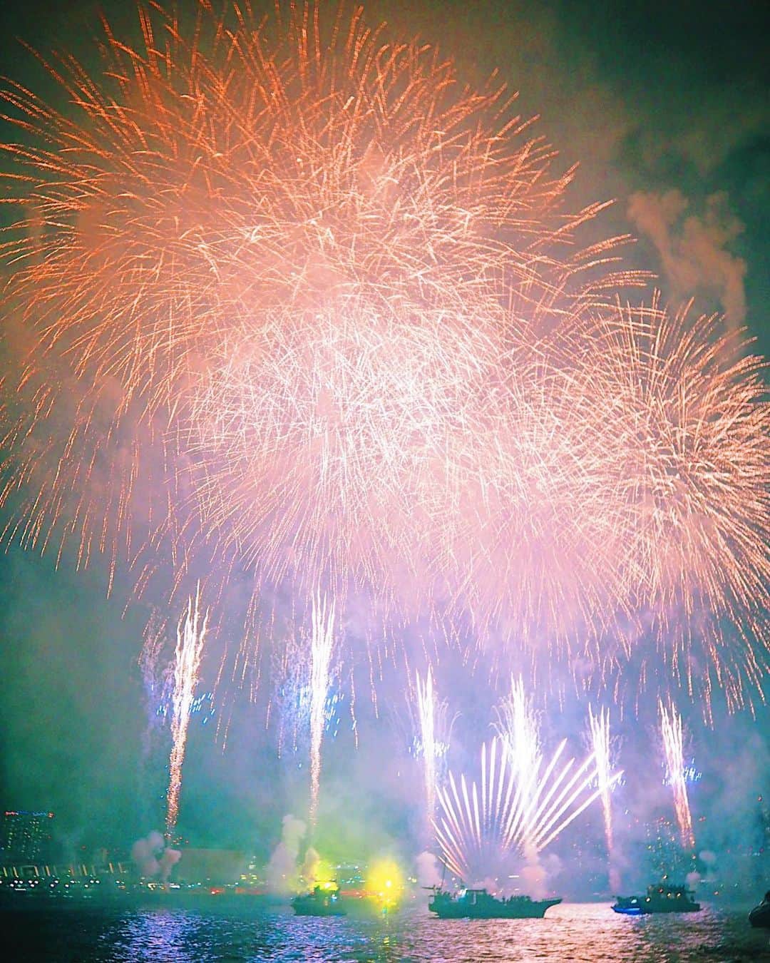 関根アヤノさんのインスタグラム写真 - (関根アヤノInstagram)「夜空に咲き散る🌸」8月29日 10時00分 - ayano320