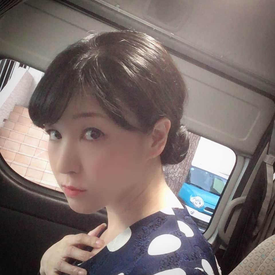 田中香子さんのインスタグラム写真 - (田中香子Instagram)「先日の撮影は 昭和のマダム。 後頭部を長くしていただきました(^^) #selfie #i #me  #selfieesoo #actresoo  #drama #actor #actress #tv #ロケバス #昭和」8月29日 10時10分 - soo.yt