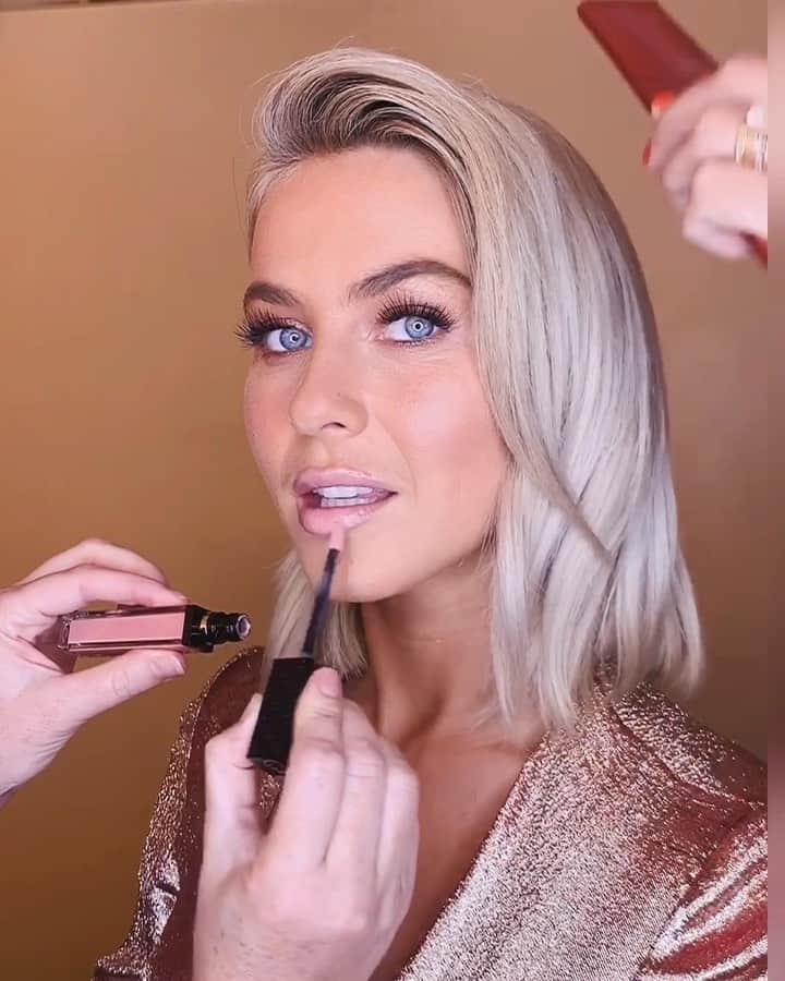 のインスタグラム：「J U L I A N N E • H O U G H 🇺🇸 Slinky sugar cookie vibes... on #juliannehough for tonight’s @agt live results show!!! Sometimes you just gotta sprinkle some sugar on the cookie!! Style #random Hair @riawna (smooth + chic 🙌🏻) Makeup by me #jobakermakeupartist using @guccibeauty lip lacquer shade #020 #guccibeauty」