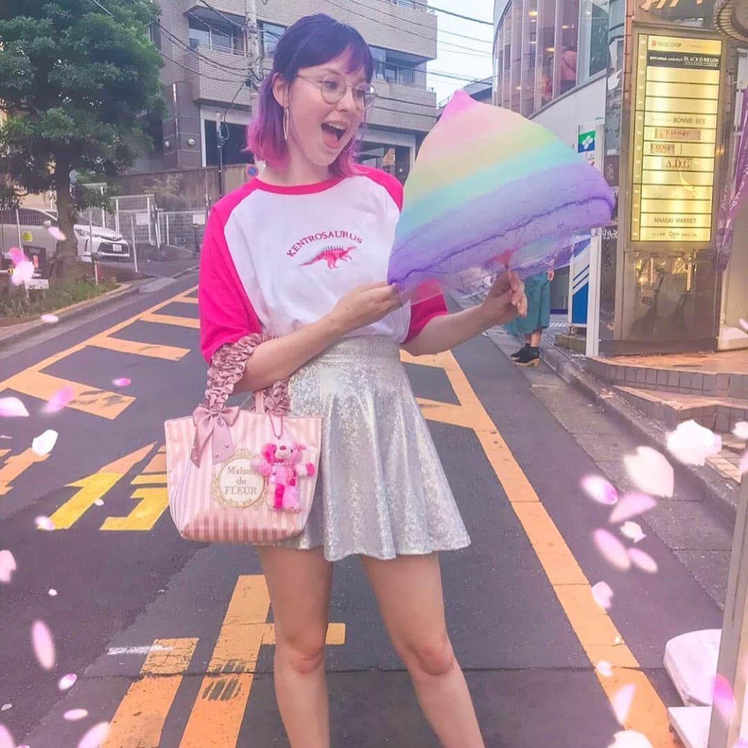 TOTTI CANDY FACTORYのインスタグラム：「😜🍭 Thank you for coming! ご来店ありがとうございます😘 Photo by: @pinkcheeks_  #repost  #totticandy  #totticandyfactory  #rainbowcottoncandy #tokyo #harajuku #instagood」