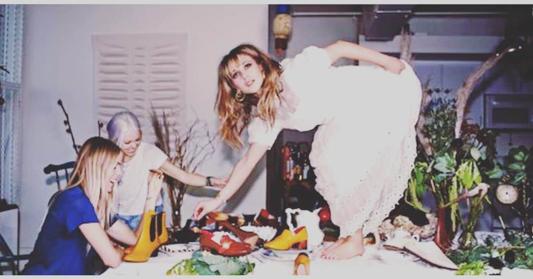 JR・ボーンのインスタグラム：「A couple of dear friends here serving up an incredible alternative to leather shoes! Check out @elizabeththomasjames beautiful mark she’s put on fashion. Link in @taylorandthomas_la bio  #vegan」