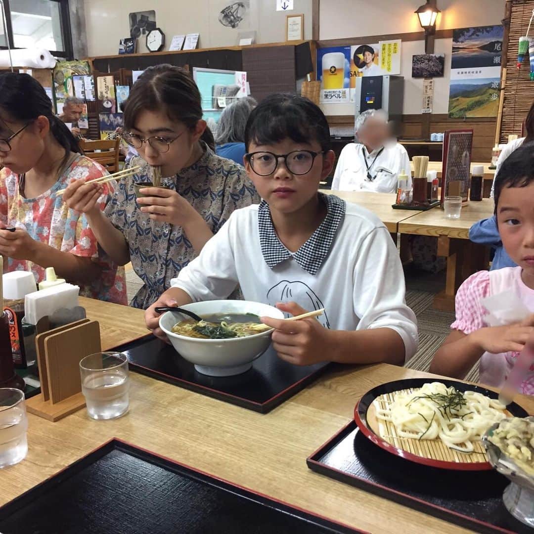 井上咲楽さんのインスタグラム写真 - (井上咲楽Instagram)「. 福島県檜枝岐村いってきました！4姉妹の写真、のこしておきます！一番下とは11こ離れていて、赤ちゃんの時から見てるからいつのまに大きくなったなーって感覚です . #福島県 #檜枝岐村」8月29日 10時18分 - bling2sakura